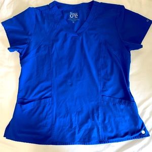 BarcoOne blue scrub top